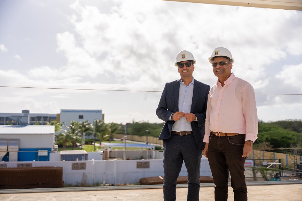 Minister Di Salud Publico A Ricibi Un Recorido Di E Proyecto Academic Building Di Xavier University School Of Medecine Na Aruba.77