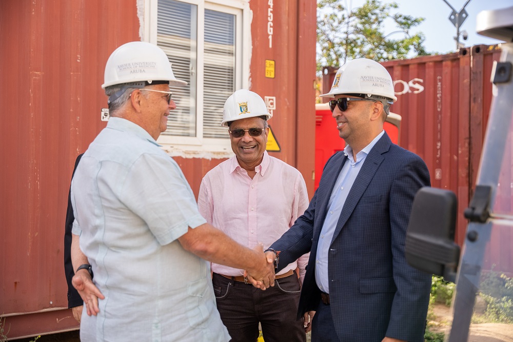 Minister Di Salud Publico A Ricibi Un Recorido Di E Proyecto Academic Building Di Xavier University School Of Medecine Na Aruba