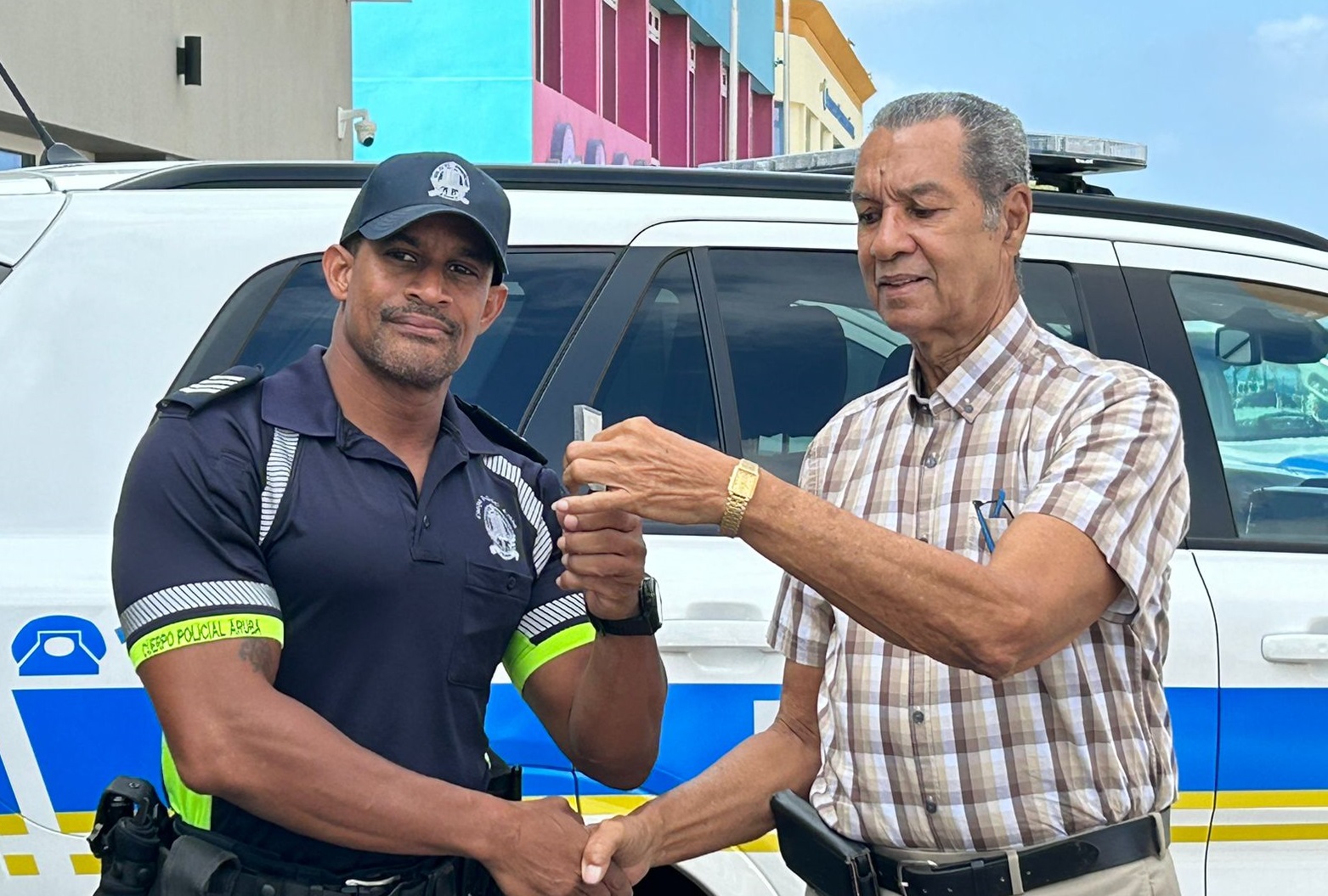 Pensionadonan Polis A Pasa Auto Nobo Di Polis Pa Generacion Nobo Den Kpa