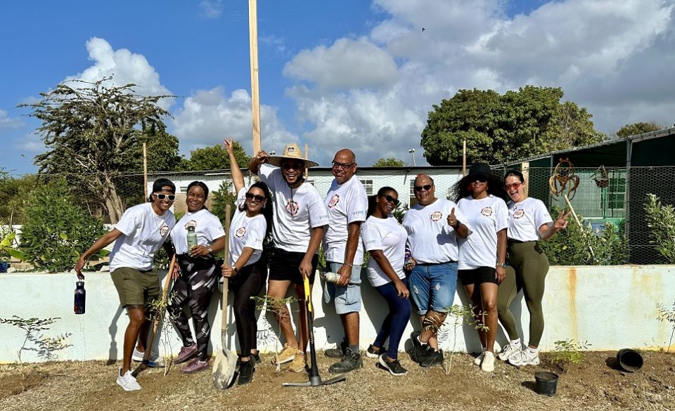 Tourism Corporation Bonaire A Hasi Trabou Di Boluntario Durante Bon Doet