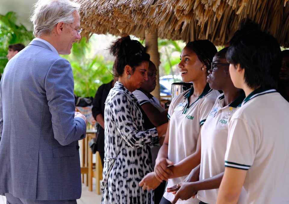 Minister Dijkgraaf on a knowledge mission to Aruba and Curaçao - EA ...