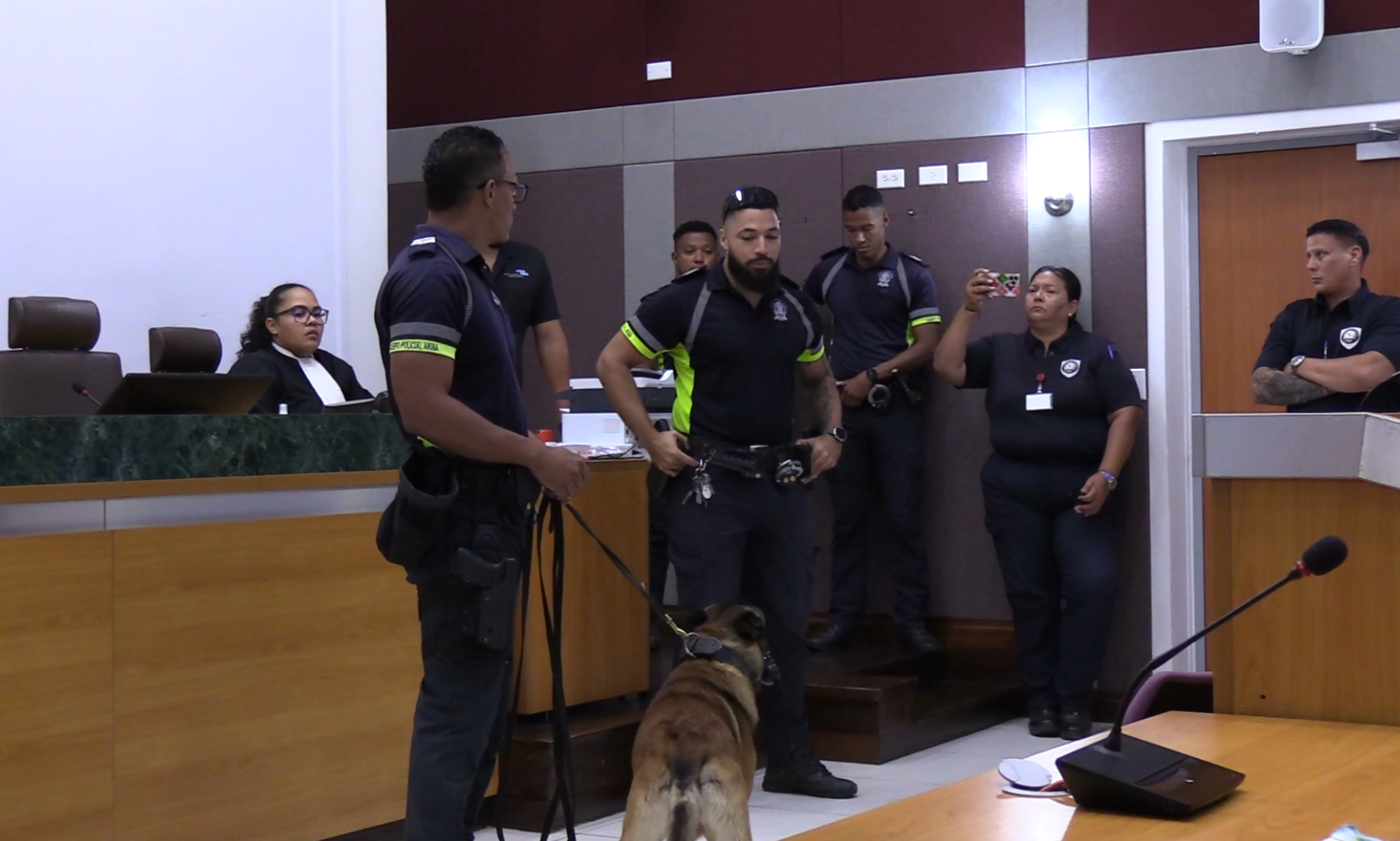 K9 Unit A Duna Presentacion Den Sala Di Corte Na Muchanan Y Hobennan Cu Vakantie 4