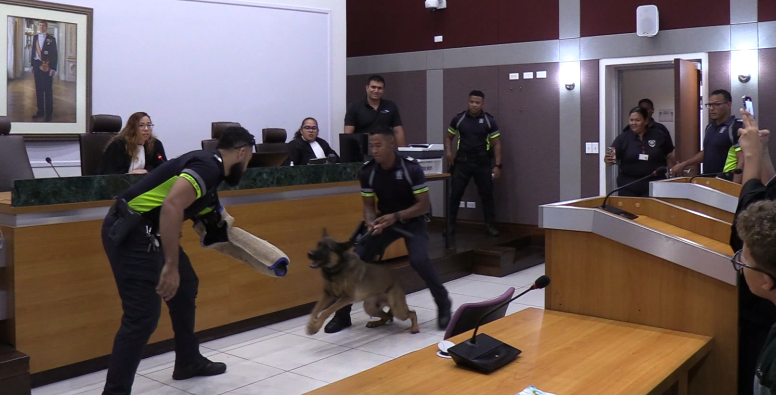 K9 Unit A Duna Presentacion Den Sala Di Corte Na Muchanan Y Hobennan Cu Vakantie 6 1