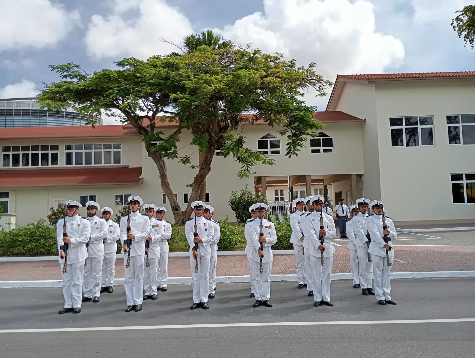 Gobernador Di Aruba 13