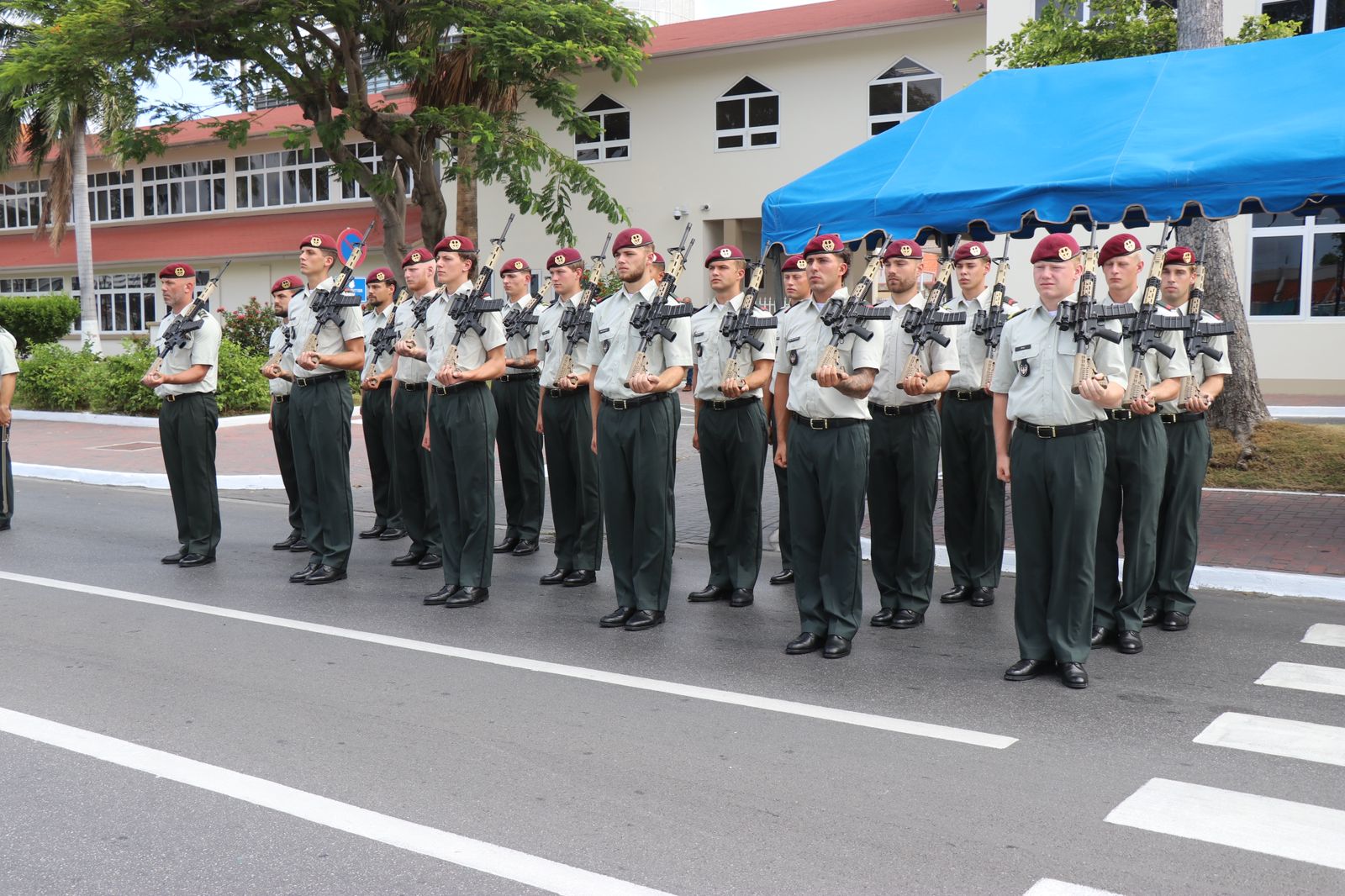 Gobernador Di Aruba 14