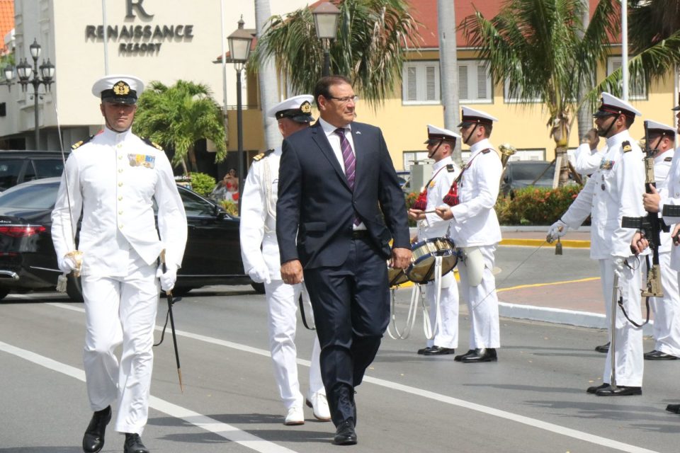 Gobernador Di Aruba 9