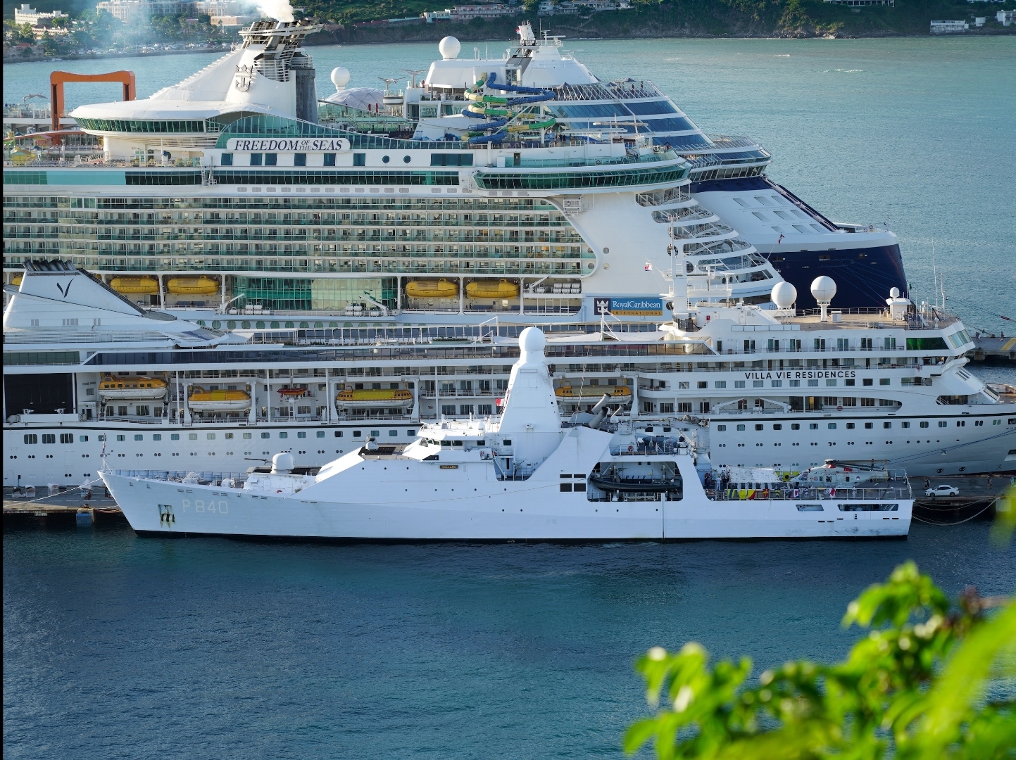 Hnlms Holland In Sxm